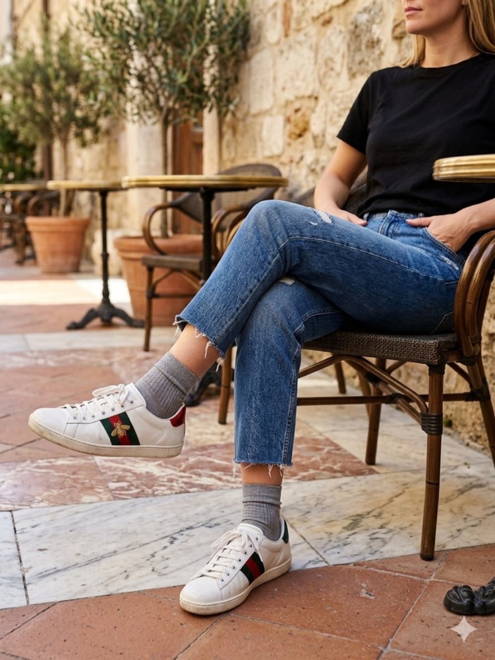 Gucci-Women's White Low-Top Sneakers with Green & Red Stripe